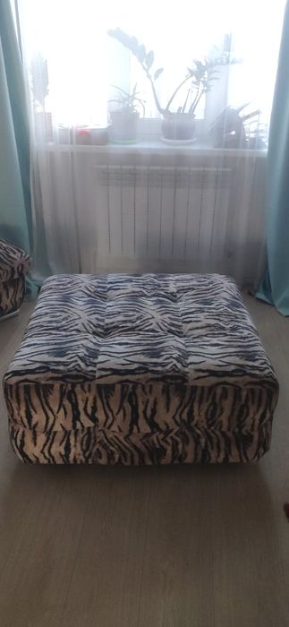 Продам диван с креслом и пуфиком