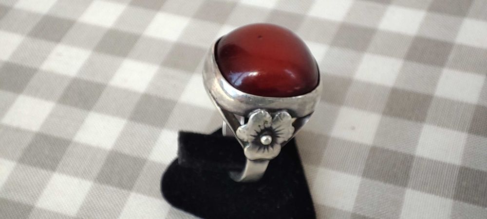 Старинен Сребърен Пръстен с Червен Кехлибар 6.15 гр