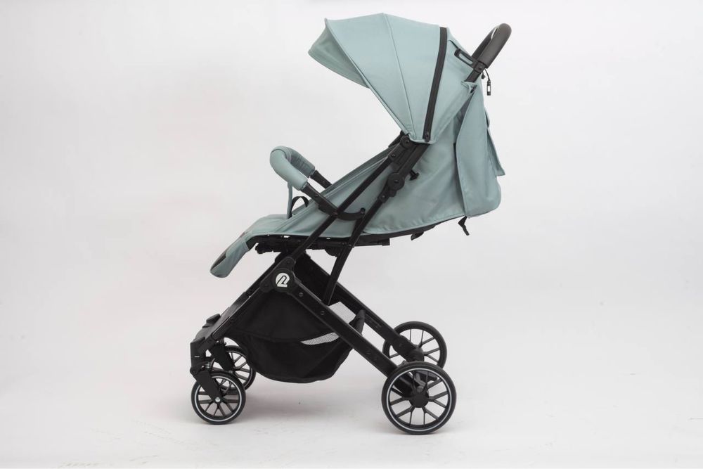 Детская каляска новая в каробке