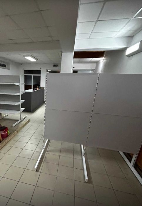 Rafturi magazin – 15 metri liniari – panouri spate neperforate