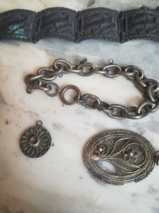 Парчета от стара гривна и др.