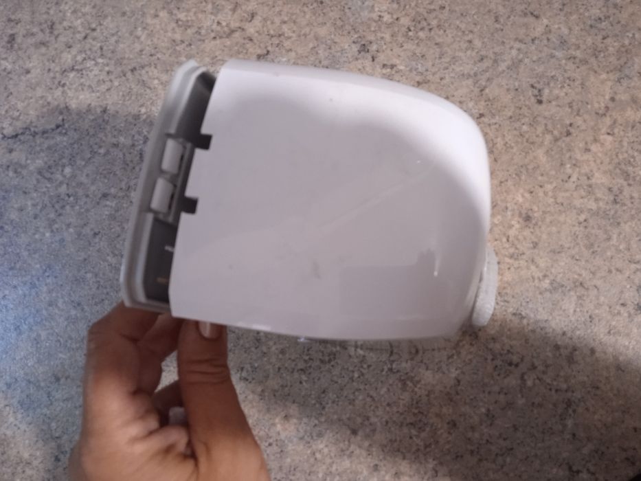 Стенен диспенсър за течен сапун