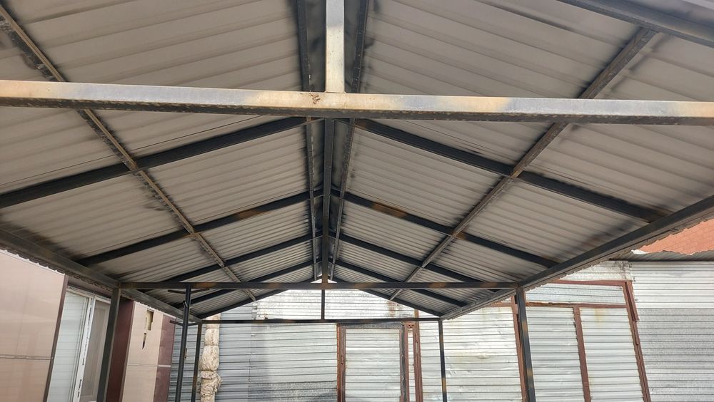 Продам топчан с навесом 2.5×5 м