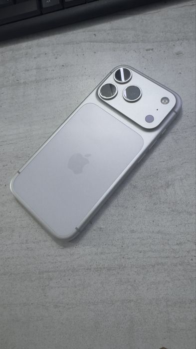 Продам айфон 17 про 512гб