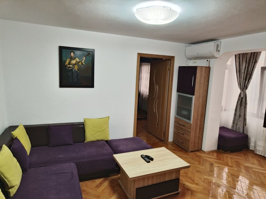Închiriez apartament cu 3 camere - zona Tomis Nord