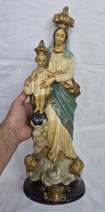 Statuetă religioasă Fecioara Maria cu Pruncul Iisus, vintage franceză, Notre Dame des Victoires, 46cm, din  anul 1950.