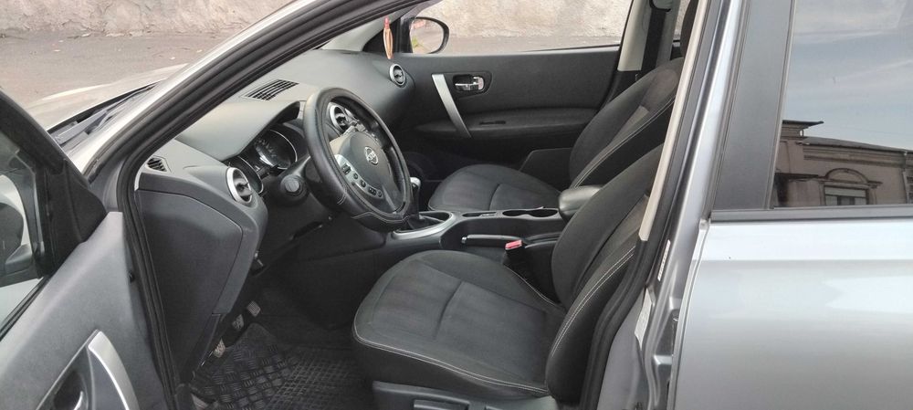 Nissan. Qashqai +2.  7- Locuri.