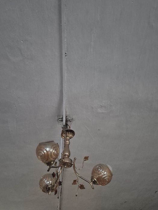 Продам люстры от 1500 и 2000