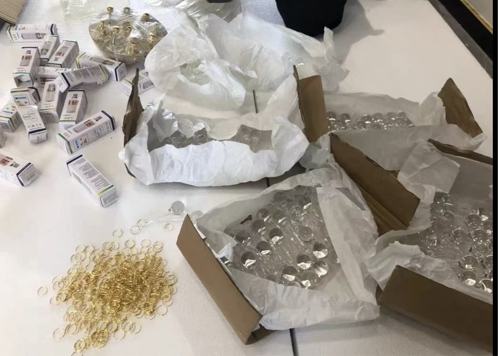 Продам люстру новую