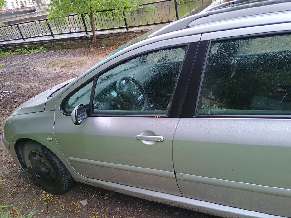 Автомобил Пежо 307 sw