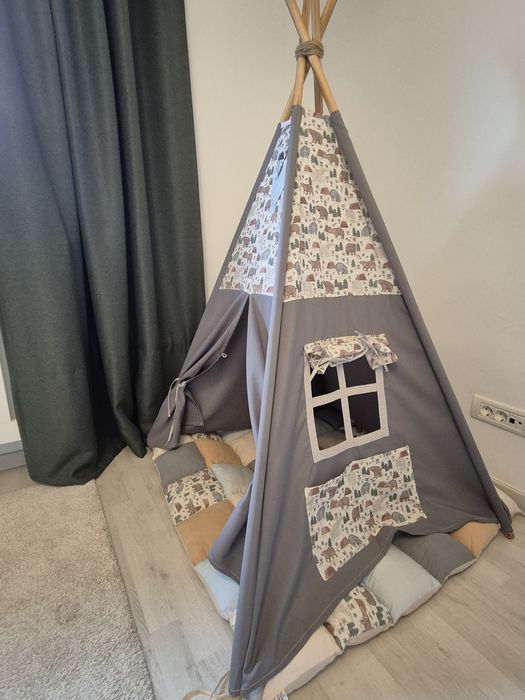 Cort teepee Mami&Leah