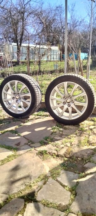 Продават се гуми с джанти 17, зимни