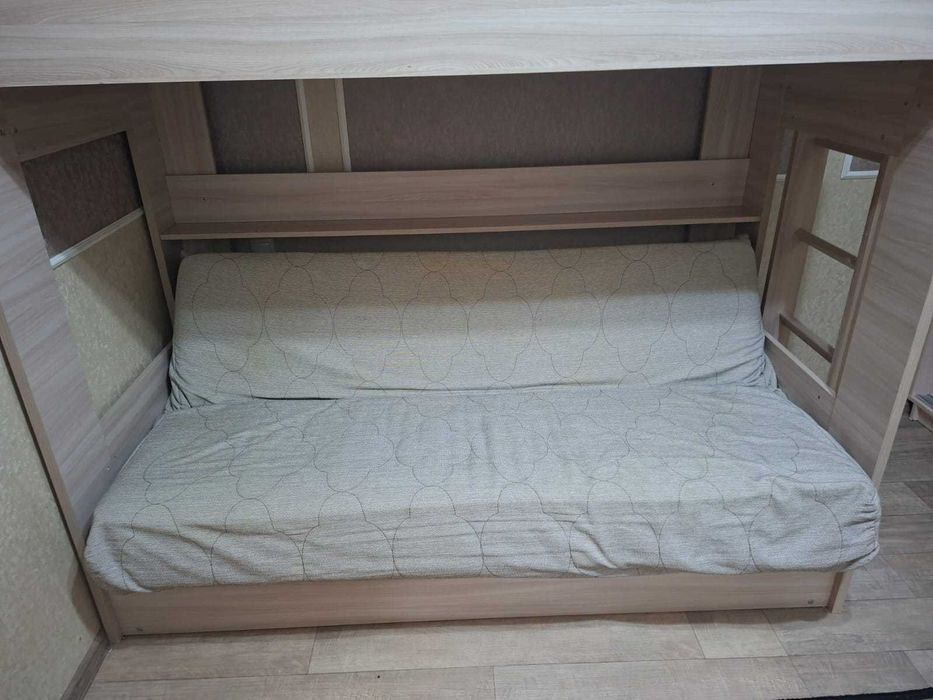 Двухъярусная кровать с диваном