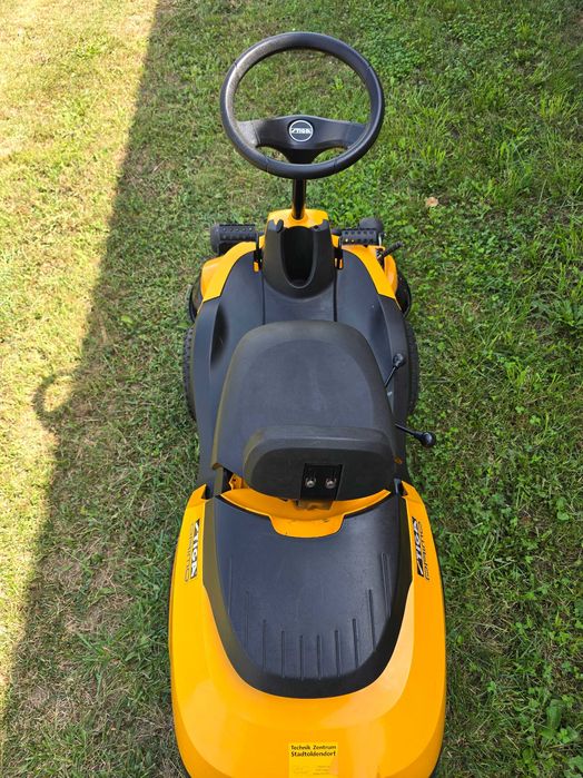 Stiga tractoras tuns iarba gazon