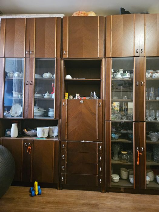 Отдам даром стенку