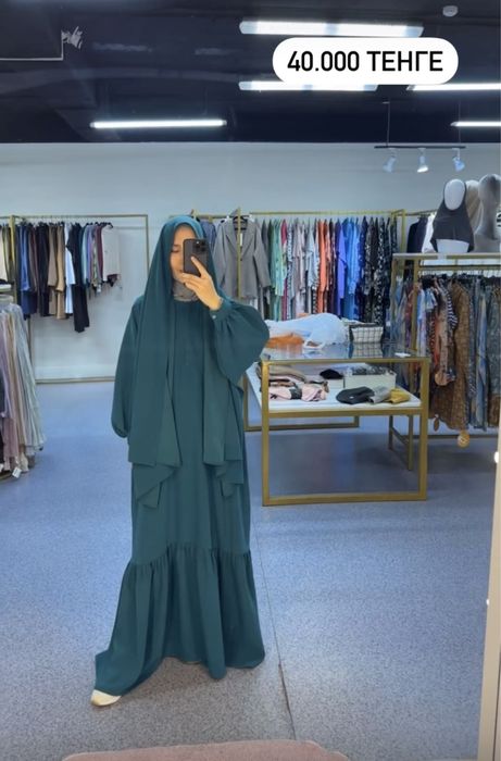 Продам платья новые с платком