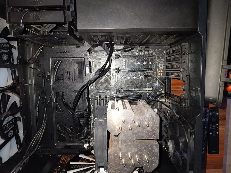 Запазен Гейм Рс с I5 13500/32 gb ddr5/1tb SSD/без видеокарта