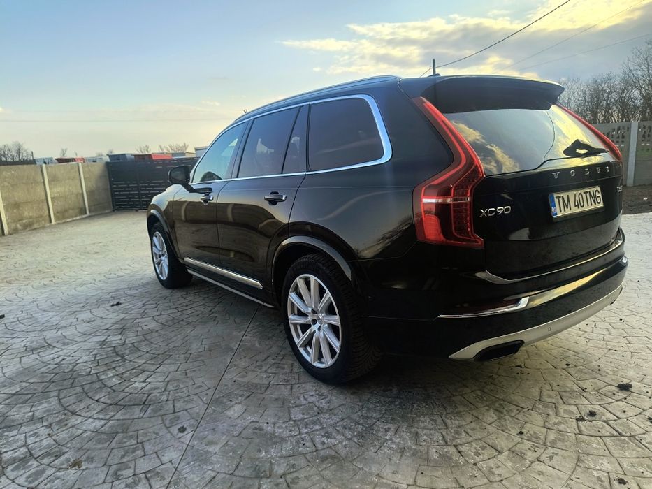 Volvo xc 90 7 locuri 
Nu este pe perne aer și nu ar