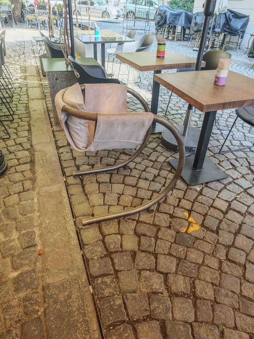 Столове Byron Botker