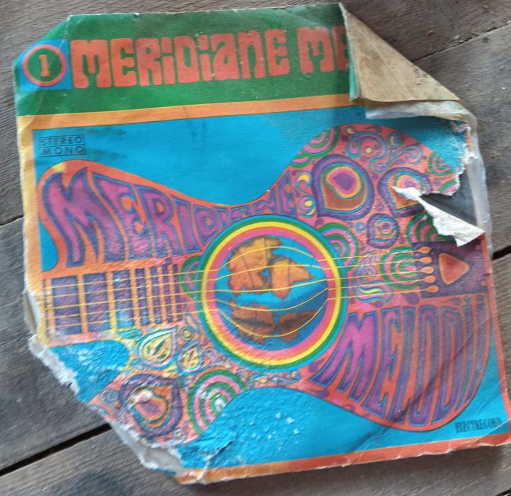 Vând discuri cd-uri vinil vechi de colecție intro stare foarte buna  prețul incepe de la 50 Roni trimit și in tara