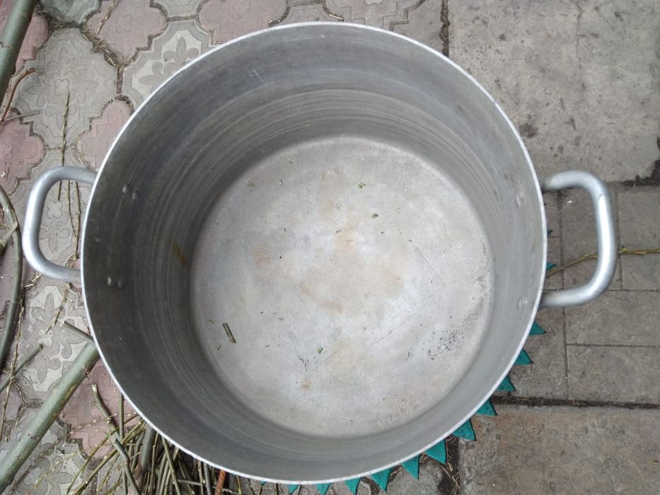 Алюминевая кастрюля