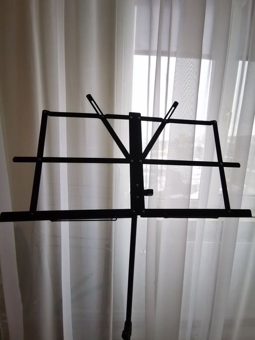 Stativ Proel impecabil