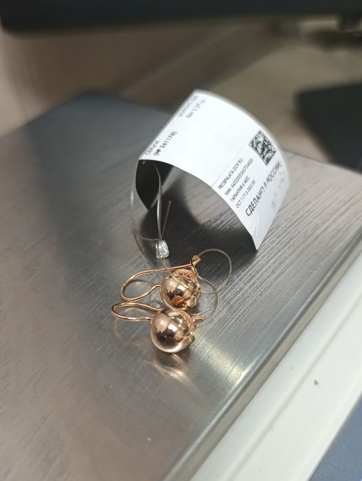 Продаю золотые серьги