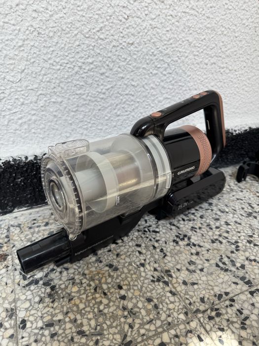 Вертикална Безжична Прахосмукачка Grundig VCP 3930 2-в-1, 25.2V, 150W!