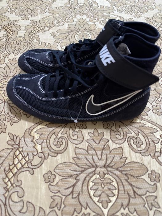 Продам борцовки NIKE