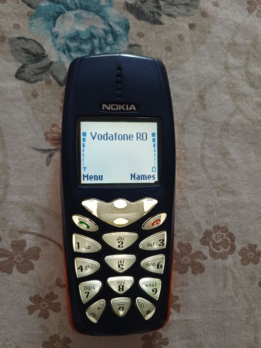 Nokia 3510 i si Ericsson k800i
