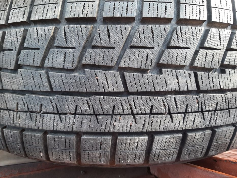 Продам шины. 215/55/17 якогама