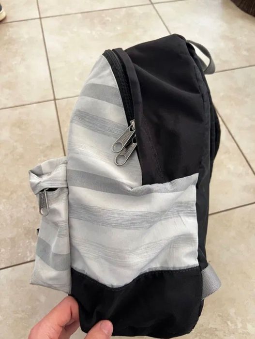 Vând rucsac Dakine Eastpak usa