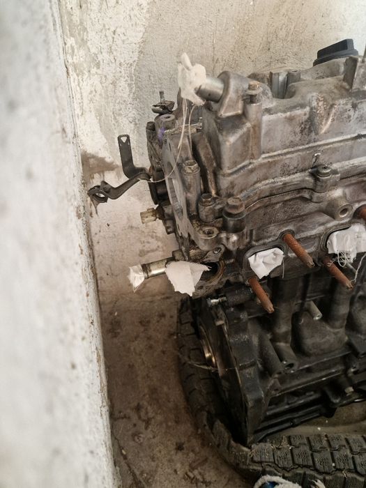 Продавам двигател от TOYOTA AVENSIS 2.2 177к.с D-CAT 2006г