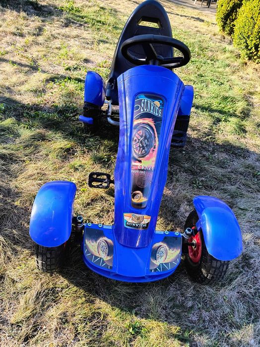 Детска кола с педали