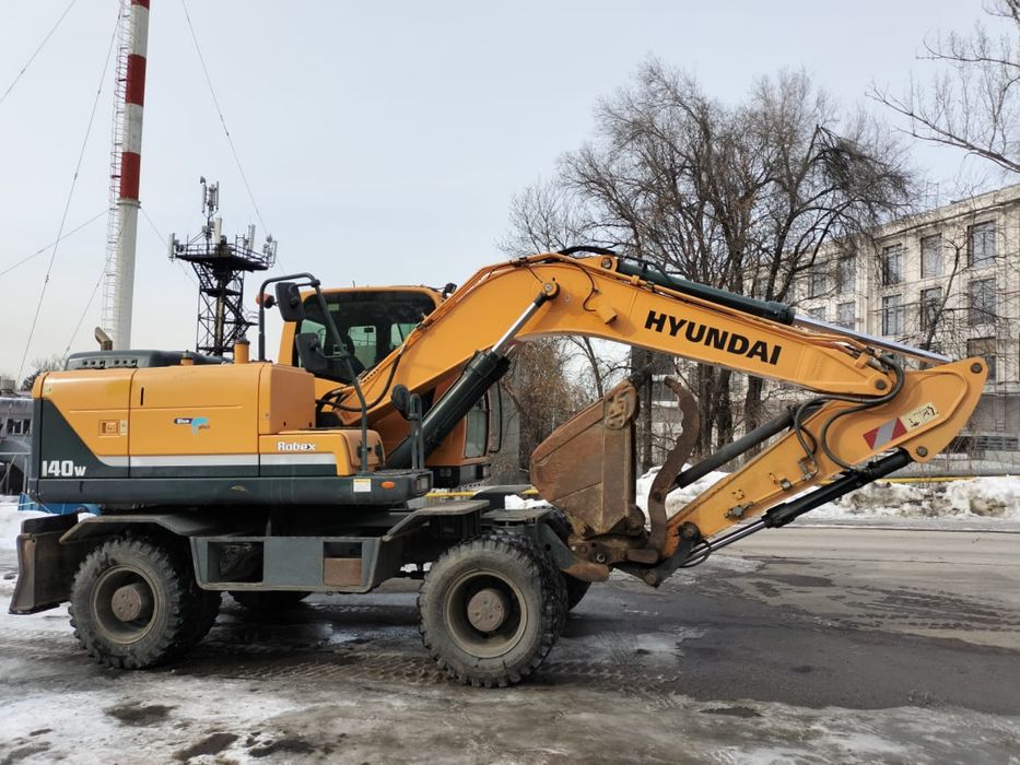 Аренда эксковатора с годромолотом
