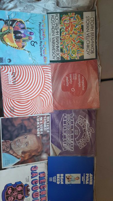 Продавам плочи за грамофон има и малки плочи