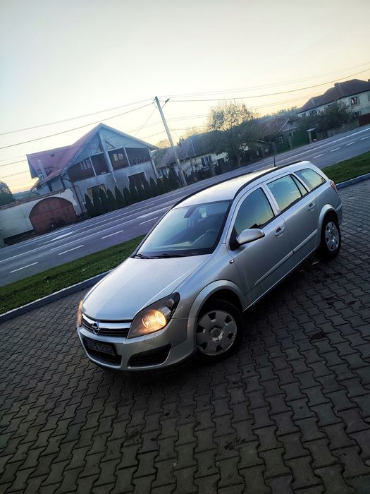 Opel Astra H 1.9,6 trepte.