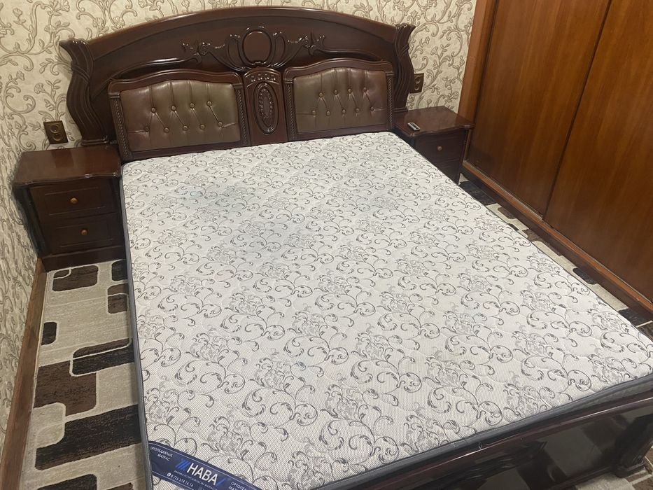 Продам спальную кровать с матрасом