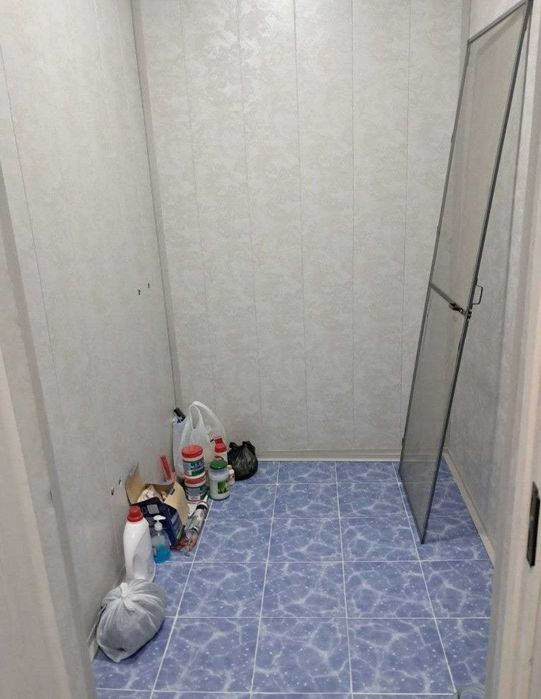 Арзон 1 хоналик квартира сотилади.Ор:Шарк1 АЛ-Мактум