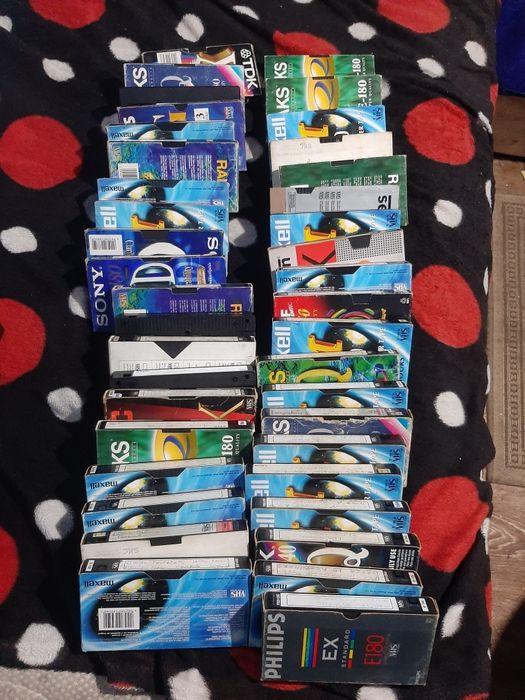 Vând 40 casete video filme vechi în stare bună lot pachet