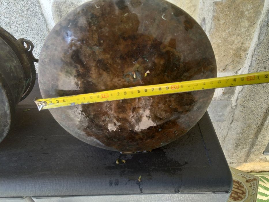 Продавам две идентични менчета много стари калайдисани за кобилица