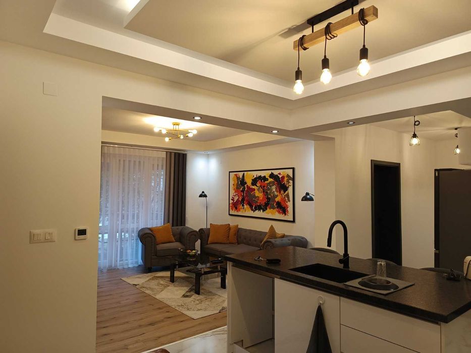 Продава се Многостаен апартамент в Шумен, Център - 150 кв.м за 2040 €/кв.м - Снимка #2