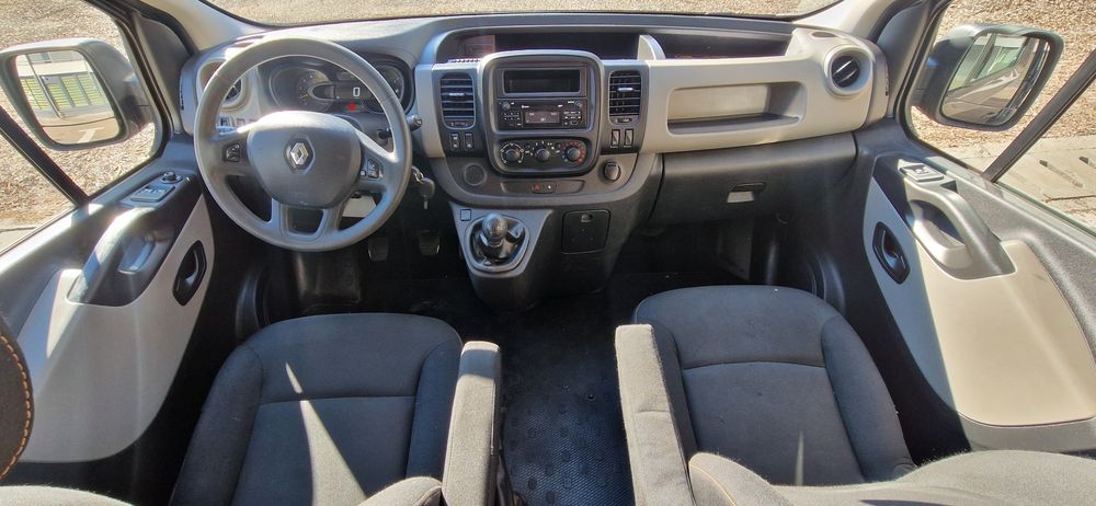 Renault Trafic 1.6dci 5 locuri si marfă AC 2015 Rate TBI Bank