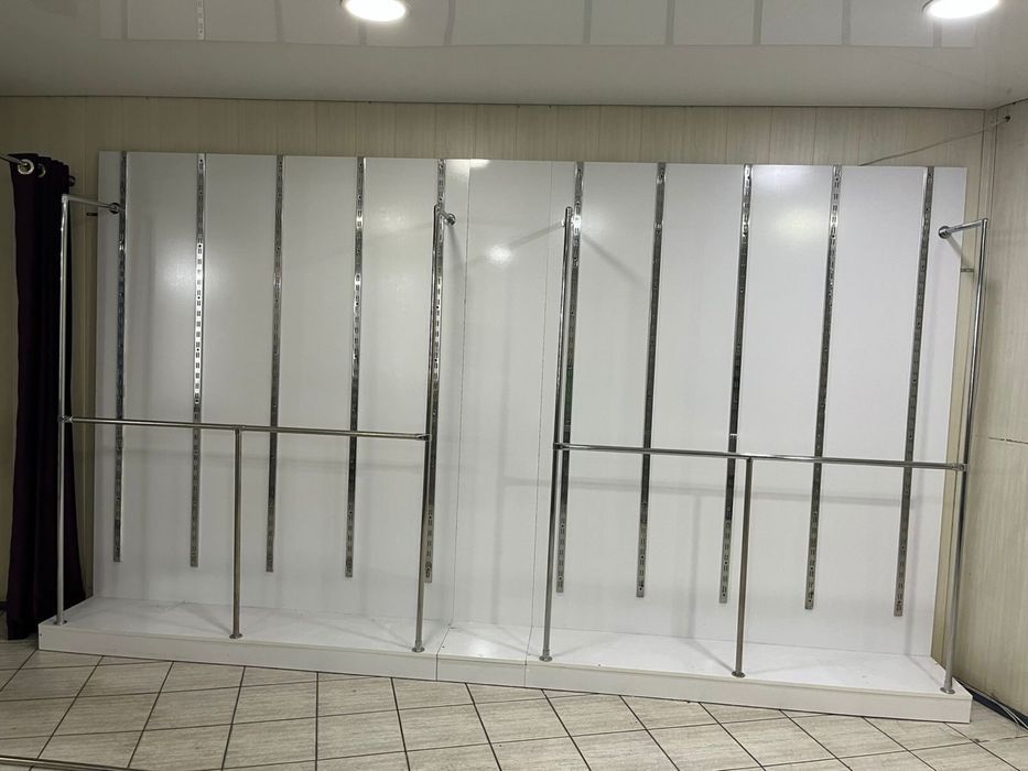 витрина для стилажа, одежды магазина