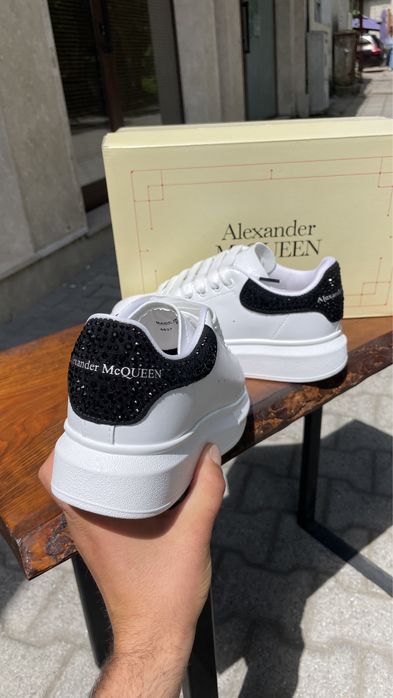 Alexander Mcqueen с камъни