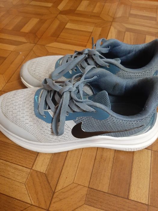 Продаю кроссовки 37р 2000т