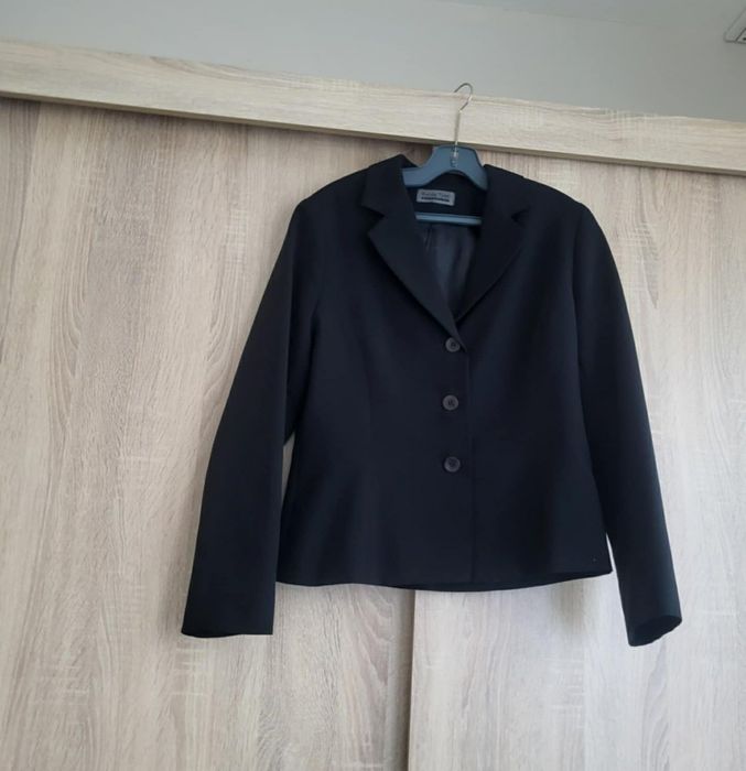 Дамско сако продавам