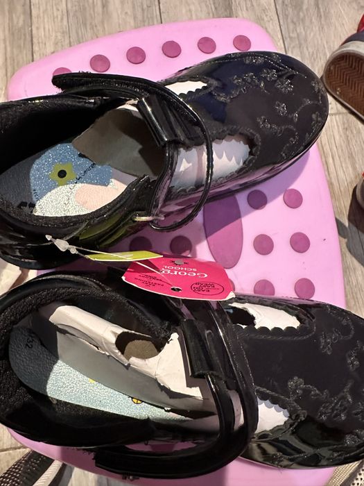 Обувки за момиче/нови и много запазени 32/33 номер