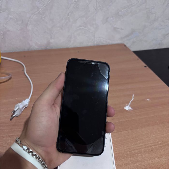 Продам iPhone 12