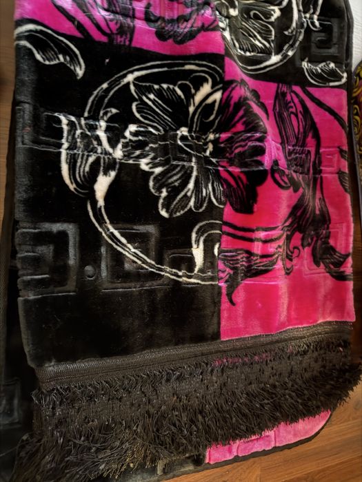 Set cuvertura de pat si fete de perna plus covorase de langa pat